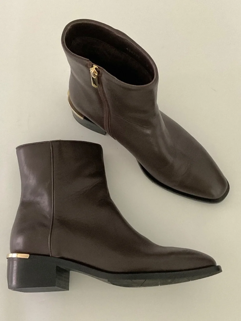 AQUATALIA Fin Leather Bootie in Midnight Brown Size 8 EXCELLENT CONDITION